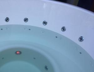 Whirlpool mit 10 Düsen